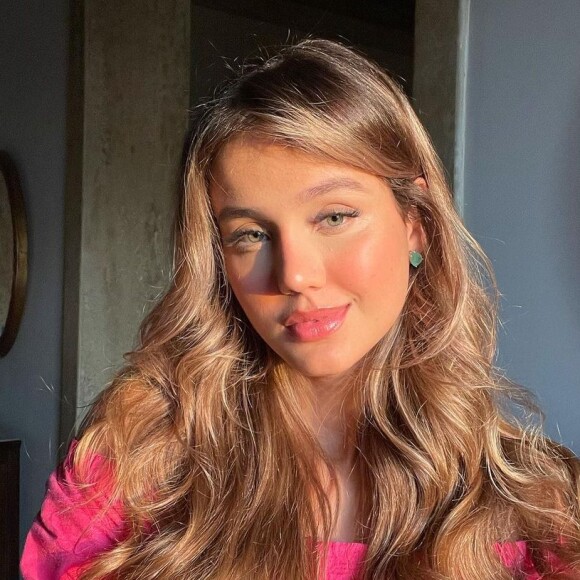 Mulher de Sorocaba exibe barriga de gravidez aos 5 meses e revela mudança de peso