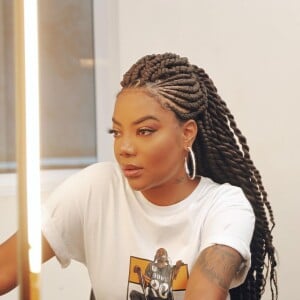 Ludmilla e Brunna renovaram votos de casamento no Caribe, junto da mãe da cantora