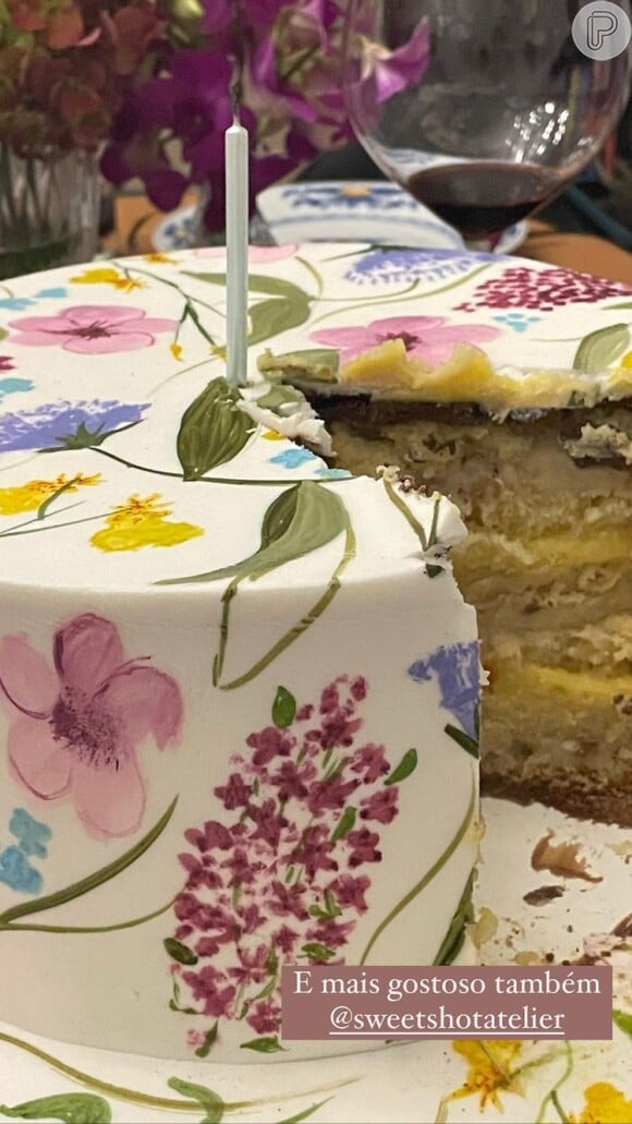 Marina Ruy Barbosa garantiu que além de lindo o bolo também estava muito gostoso