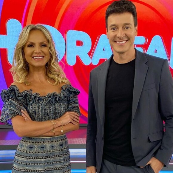 Rodrigo Faro negou que tenha se recusado a fazer teste de Covid-19 no SBT, para gravar com Eliana. Emissora confirmou que ele se dispõe, mas foi dispensado ao apresentar laudo negativado de exame feito horas antes