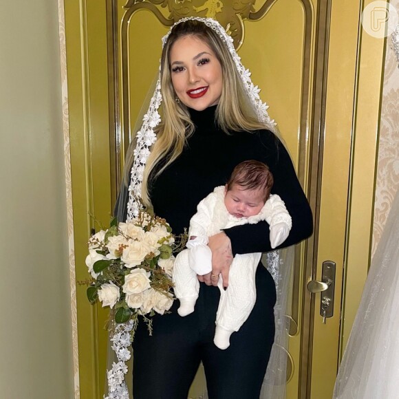 Virgínia Fonseca fez mistério ao postar foto de noiva segurando a filha, Maria Alice, de 1 mês