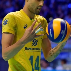 O jogador de vôlei Douglas Souza vira fenômeno nas redes sociais ao fazer stories sobre as Olimpíadas