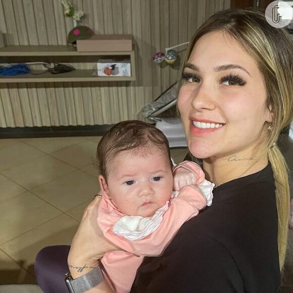 Virgínia Fonseca exibe peso de filha de 2 meses, Maria Alice, e celebra saúde da bebê