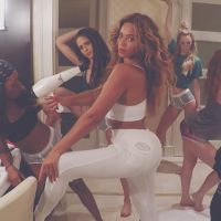 Beyoncé dança de calcinha em varanda de hotel em seu novo clipe '7/11'