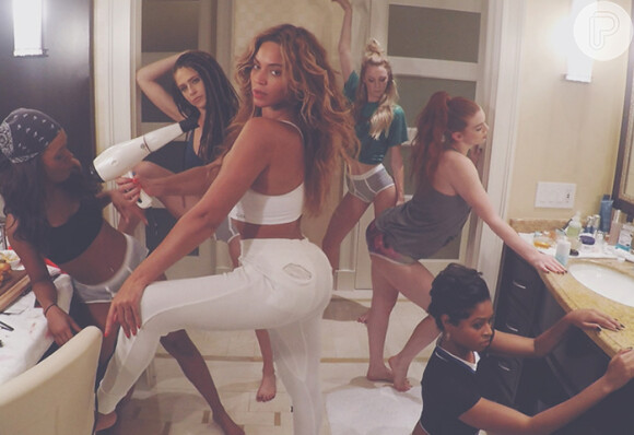 Beyoncé faz coreografias ousadas com suas dançarinas em seu novo clipe da música '7/11'