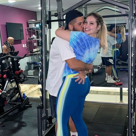 Zé Felipe e Virgínia Fonseca brincam com 'presente' recebido de João Guilherme