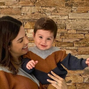 A atriz Sthefany Brito pediu que as mamães não se comparem e fez um desabafo sobre o assunto