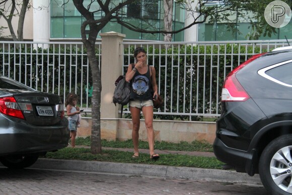 Grazi Massafera foi flagrada pelas ruas da Barra da Tijuca, neste sábado, 22 de novembro de 2014