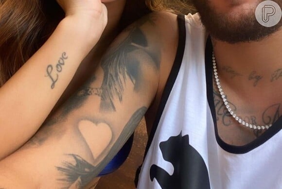 As tatuagens românticas de Neymar e Bruna Biancardi roubaram a cena na foto