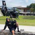 Neymar recentemente posou ao lado de seu helicóptero personalizado e agitou a web