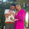 Virgínia Fonseca e Zé Felipe celebram primeiro Dia dos Pais da filha recém-nascida, Maria Alice, de 2 meses