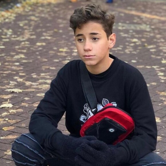Filho de Walkyria Santos, Lucas gravou vídeo simulando que beijaria amigo e foi vítima de ataques na web