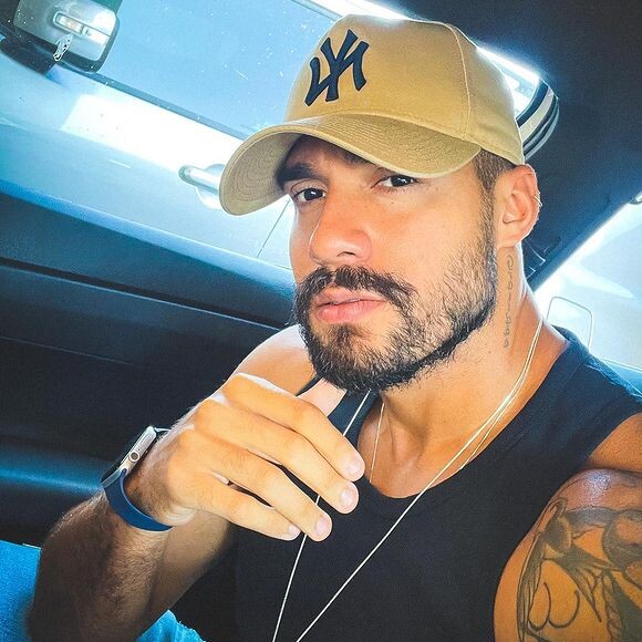 Bil chegou a negar participação no programa nas redes sociais, mas sua participação ainda pode acontecer, porque ele teria conseguido uma 'dispensa' da Globo