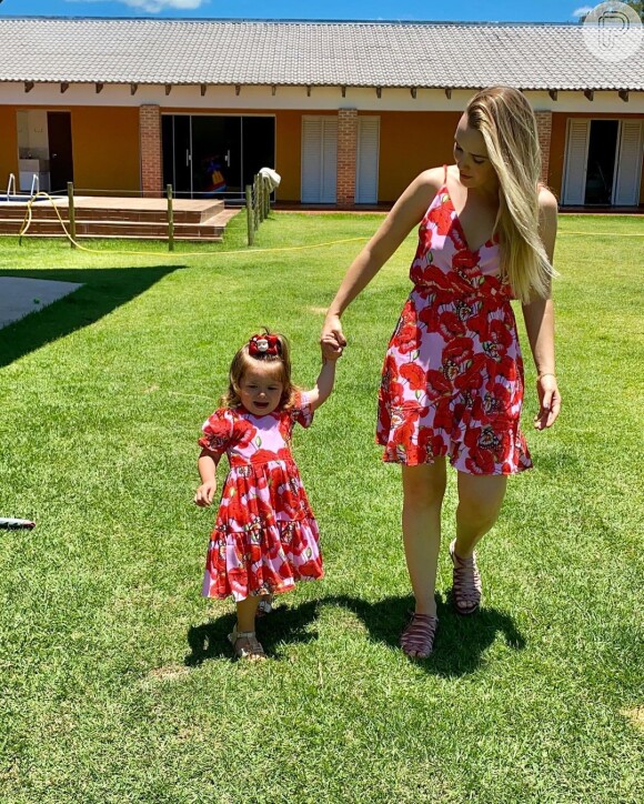 Thaeme Mariôto adiantou o chá de bebê da filha Ivy, e pediu dicas de temas para os seguidores do Instagram