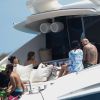 Neymar e Bruna Biancardi foram fotografados na Espanha em passeio de barco