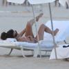Eva Longoria curte o Brasil visitando a praia de Copacabana