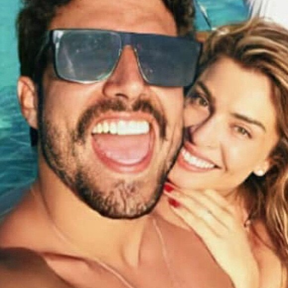 Caio Castro negou os rumores de ter traído Grazi Massafera e estar com um novo romance