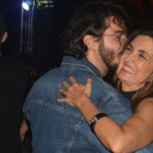 Foto postada por Fátima Bernardes com Túlio Gadêlha foi em comemoração dos três anos e dez meses de namoro dos dois