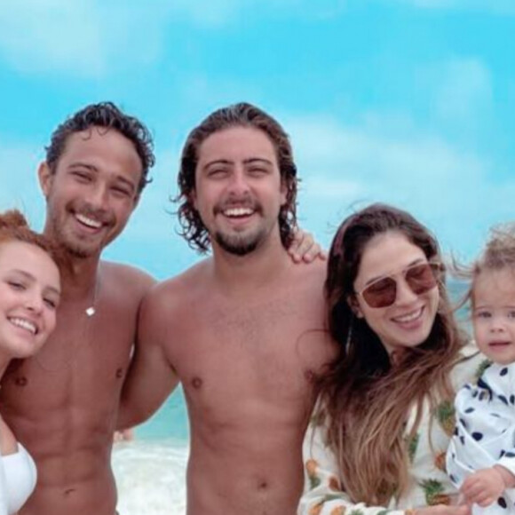Larissa Manoela e André Frambach se abraçam em nova foto; equipe da atriz confirma romance