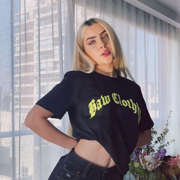 Por estar no carro, Jade Picon não teve como fazer muita coisa quando a confusão começou