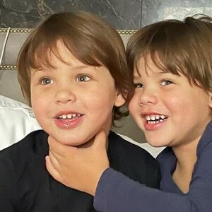 Filhos de Andressa Suita e Gusttavo Lima, Gabriel e Samuel têm pouco mais de 1 ano de diferença e frequentemente são confundidos com gêmeos