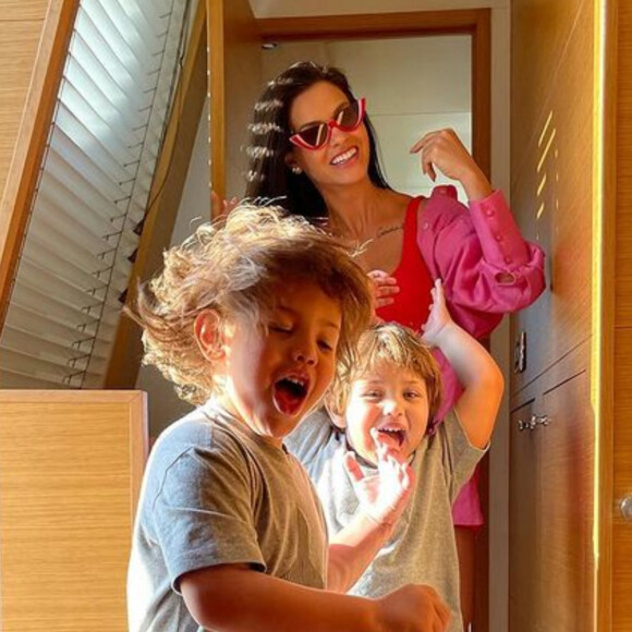Filhos de Andressa Suita roubam a cena em vídeo de publicidade para o Instagram, por gritos ao fundo e invadir a câmera