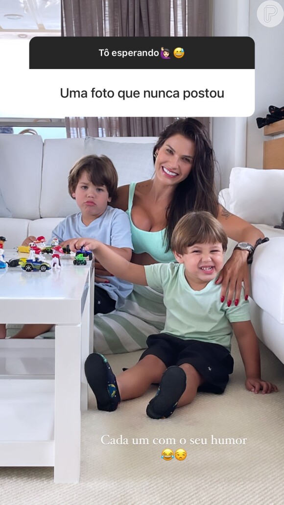Andressa Suita mostra foto inédita com os dois filhos