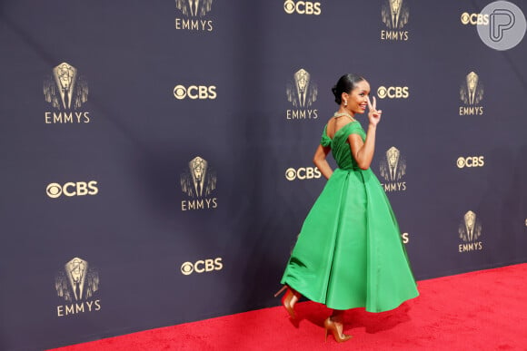 Emmy 2021: Yara Shahidi usou vestido midi verde da Dior