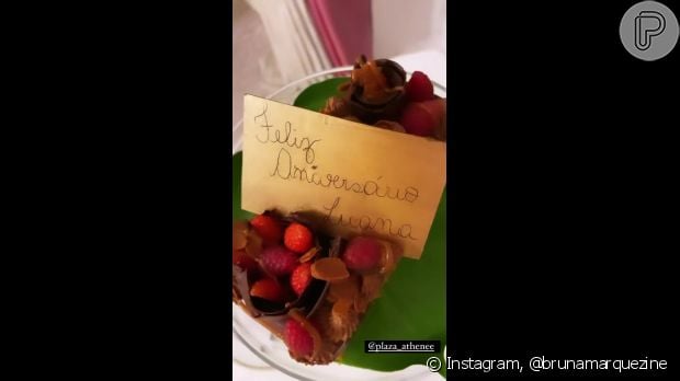 Bruna Marquezine fez o bolo do aniversário da irmã