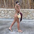 Bruna Marquezine desfilou com trends de moda praia em viagem