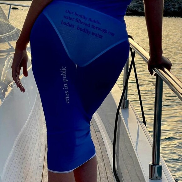 Transparência em vestido de Bruna Marquezine deixou calcinha à mostra