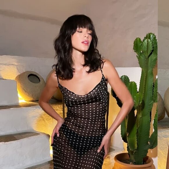 Transparência em vestido preto de Bruna Marquezine
