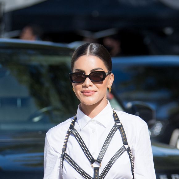 Sobreposição vai ser tendência na Primavera-Verão 2022: inspire-se em look de Camila Coelho
