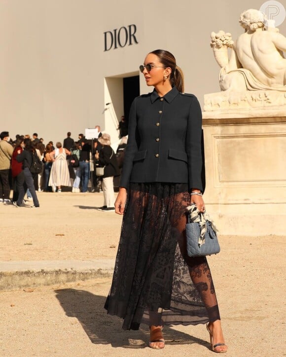 Lelle Sadi usou saia de renda com transparência em front row da Dior