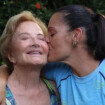 Glória Menezes ganha beijo e declaração da nora em foto: 'Sogra que é mãe'