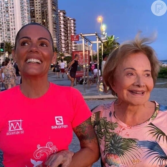 Glória Menezes tem feito caminhadas com a nora Mocita Fagundes no Rio de Janeiro