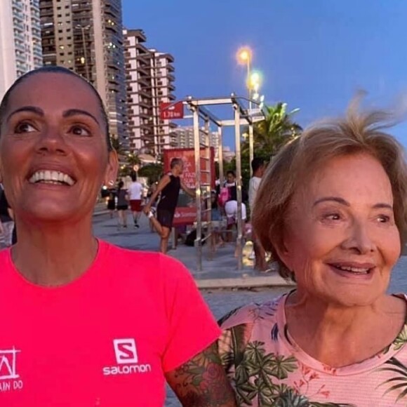 Glória Menezes tem feito caminhadas com a nora Mocita Fagundes no Rio de Janeiro