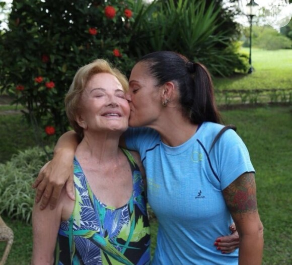 Glória Menezes e Mocita Fagundes surgiram em foto carinhosa para alegria dos fãs: 'Maravilhosas'