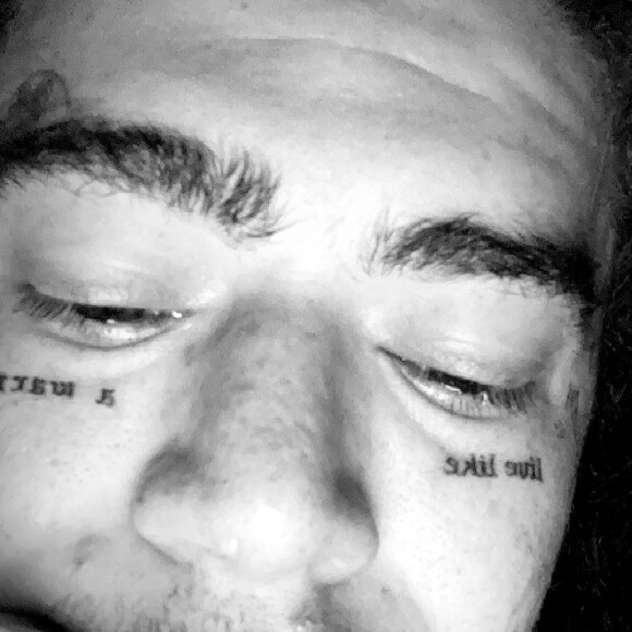 Whindersson Nunes fez tatuagens no rosto em homenagem ao filho, João Miguel