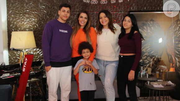 Simony e os filhos Ryan, Aysha, Pyetra e Anthony