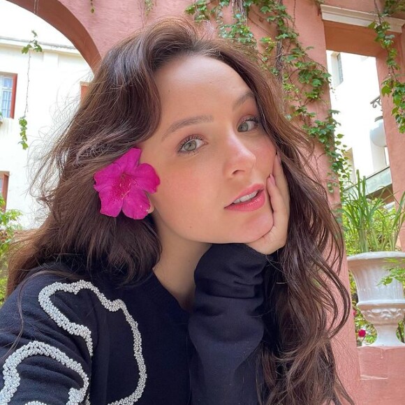 Larissa Manoela não assume relação pública desde o fim de seu namoro de 3 anos com Léo Cidade, em fevereiro