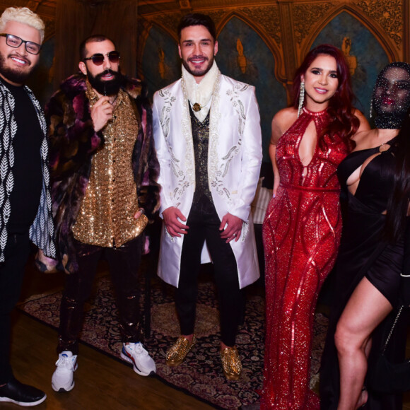 Victor Hugo, Kaysar Dadour, Lucas Viana, Gizelly Bicalho e Raissa Barbosa prestigiaram festa temática de Flay no buffet Espaço Paulista, em São Paulo