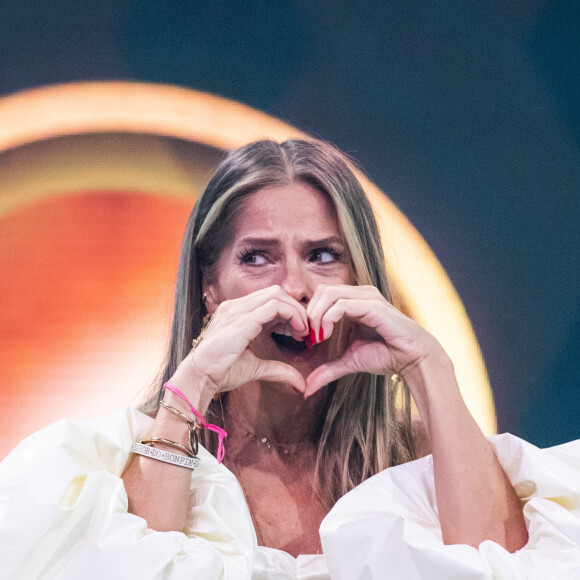 Adriane Galisteu afirmou que 'é uma alegria se olhar no espelho e gostar'