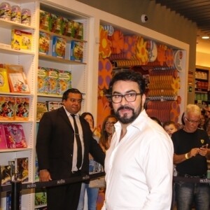 Padre Fábio de Melo permanece em silêncio sobre polêmica com Elisa Lucinda