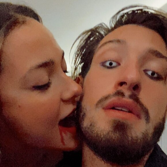 Carol Dantas foi à festa de Neymar acompanhada pelo marido, Vinícius Martinez