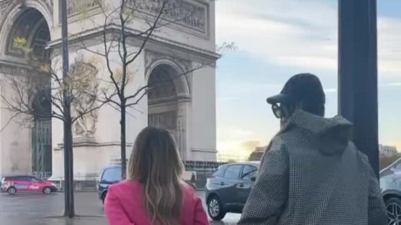 Lexa e Rafaella Santos rebolam juntas em Paris