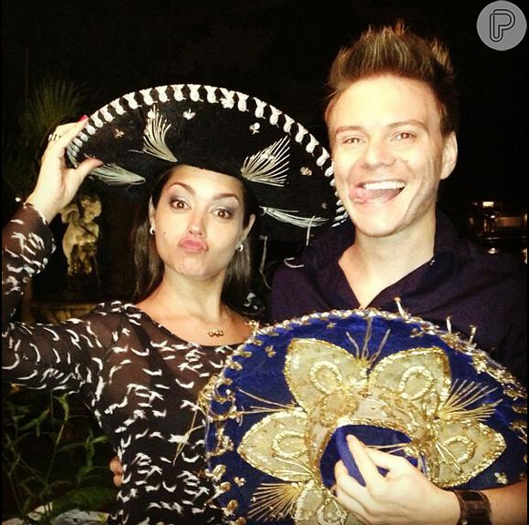 Na segunda-feira (8), a artista posou ao lado de seu namorado vestido de mexicano no Instagram. 'Ariba, ariba! Rs Yo y mi muchacho'
