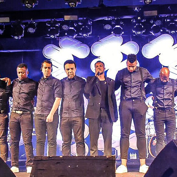 Thiaguinho fez homenagem a Marília Mendonça em show no Recife