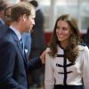 Kate Middleton repetiu blusa 10 anos depois do primeiro uso