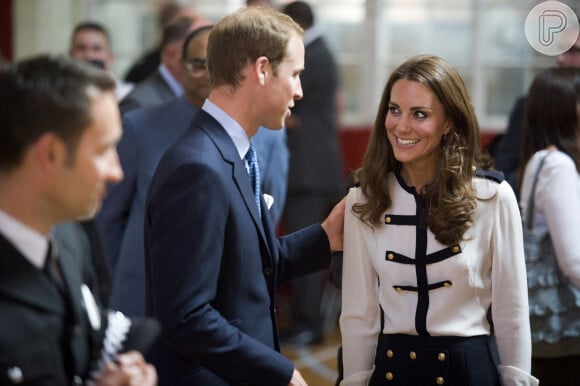 Kate Middleton repetiu blusa 10 anos depois do primeiro uso